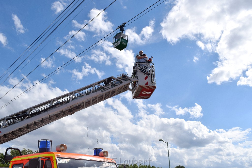 Koelner Seilbahn Gondel blieb haengen Koeln Linksrheinisch P099.JPG